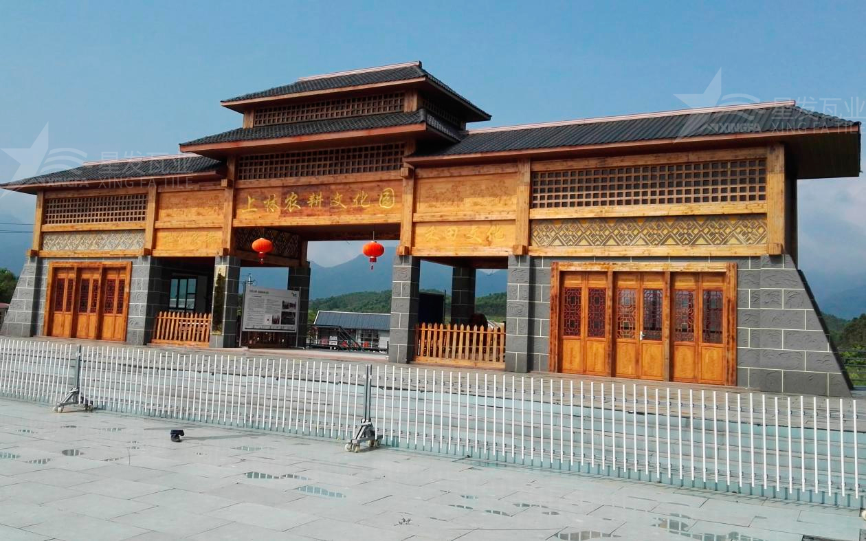 合成樹(shù)脂瓦為旅游景點(diǎn)增添了色彩與生機，集美觀(guān)與實(shí)用于一身！