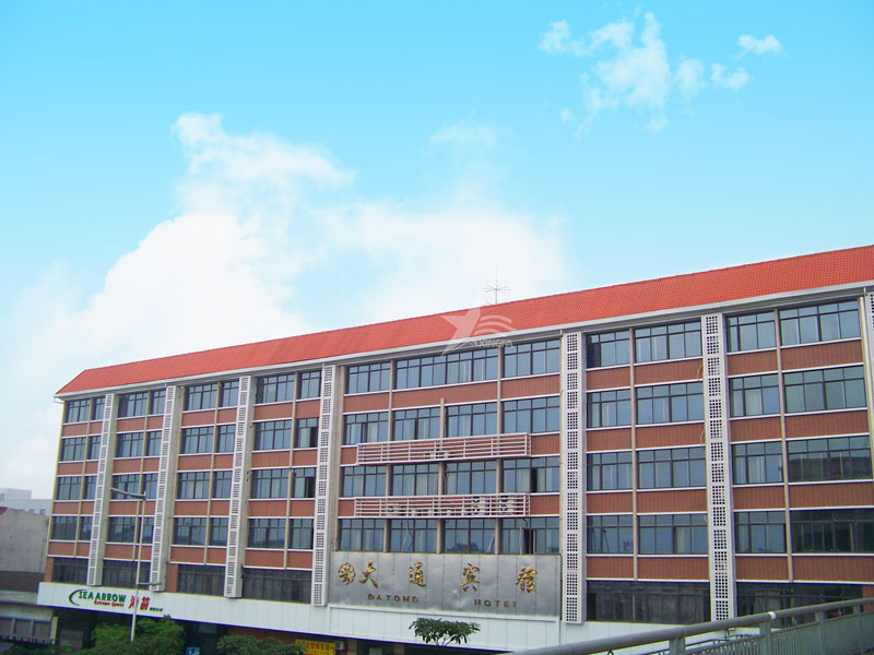 合成樹(shù)脂瓦：輕材質(zhì)高性能，助力屋面建材市場(chǎng)持續發(fā)展